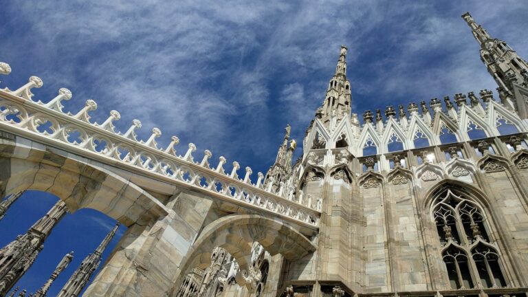 Milan the Ultimate One Day Guide - -#milan #duomo #foodies #lascala #sforza #lastsupper #monastero #aperitivo #sightseeing #italy #italie #milano #travel #europe #travelblogger #stay #traveltips #oneday #travelguide #europe