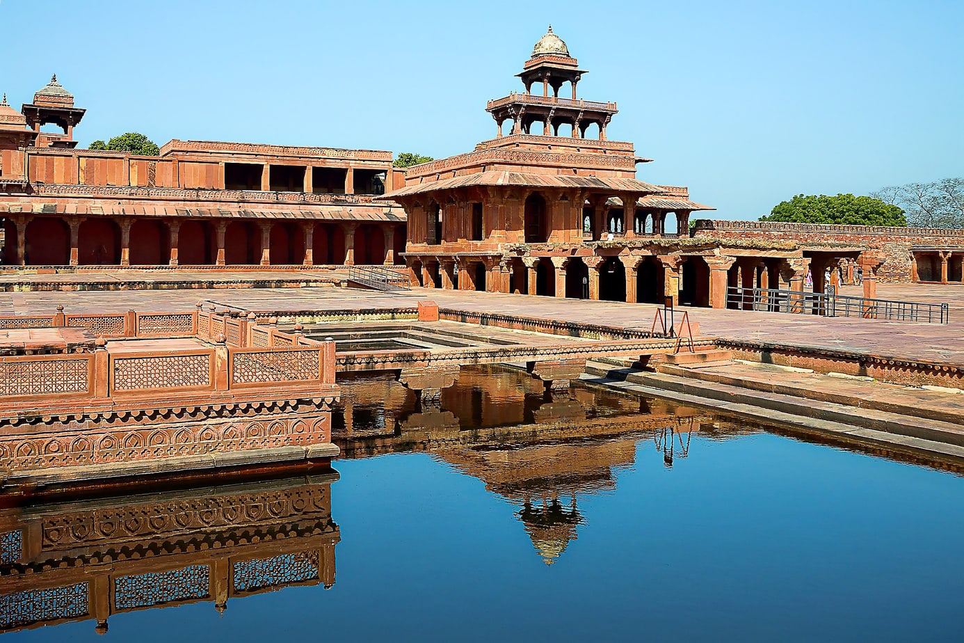 How to spend one day in Agra - #agra #india #travel #travelblogger #travelblog #seasia #asia #rajasthan #tajmahal #streetfood #bazaar #markets #UNESCO #fort