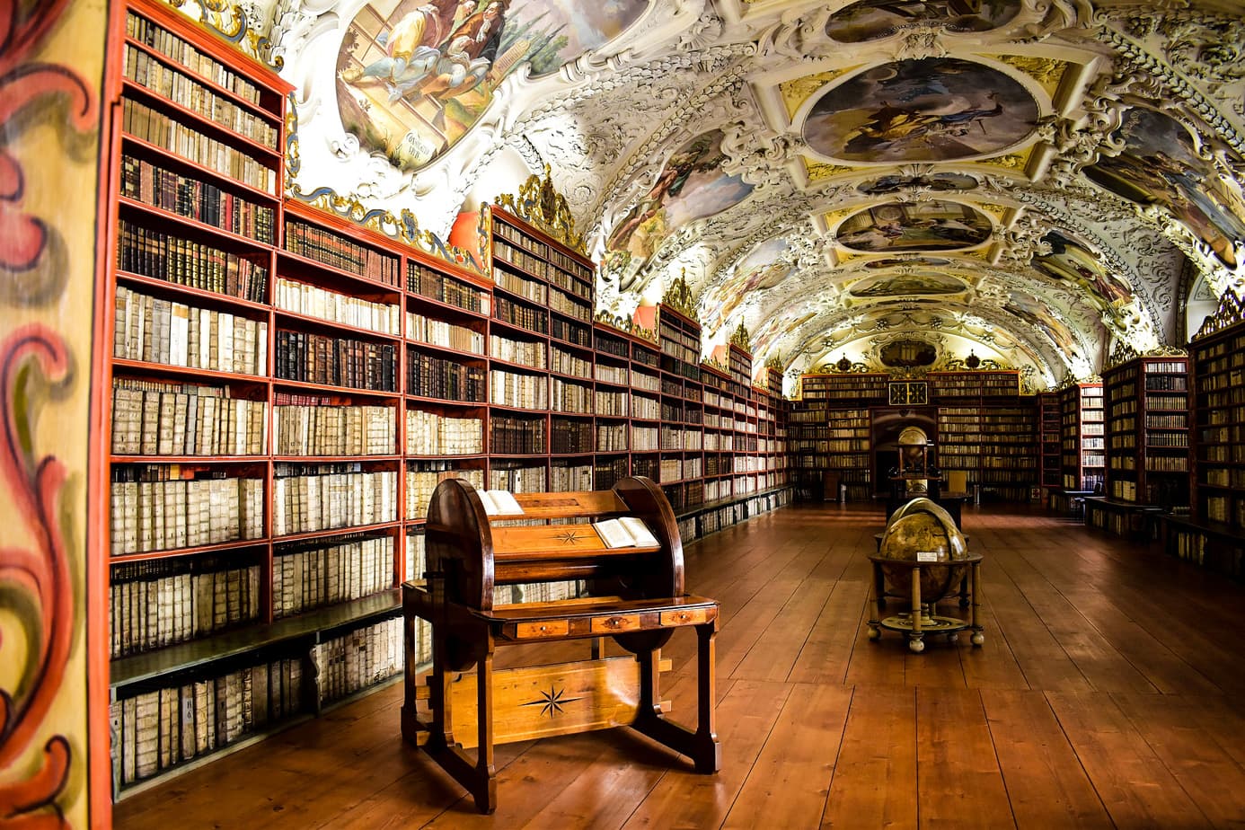 The top 10 places you must see in Prague - #prague #czechrepublic #czech #praha #castle #charlesbridge #oldtown #church #astronomicalclock #clock #whattosee #whattodo #travel #sightseeing #library #petrin