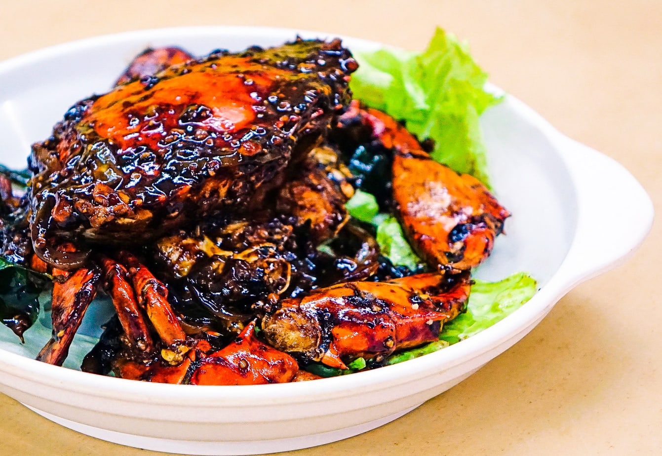 Discover the iconic food of Singapore - #singapore #foodie #travel #foodieguide #noodles #crab #SEAsia #SEAsiafood #gourmet #history #nonya #peranakan #crab