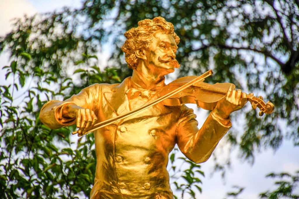 Strauss statue Vienna
