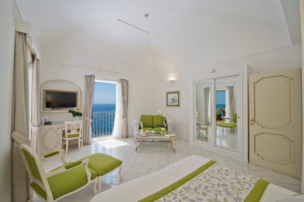 Sea-view bedroom at Hotel Marincanto in Positano with white décor and terrace