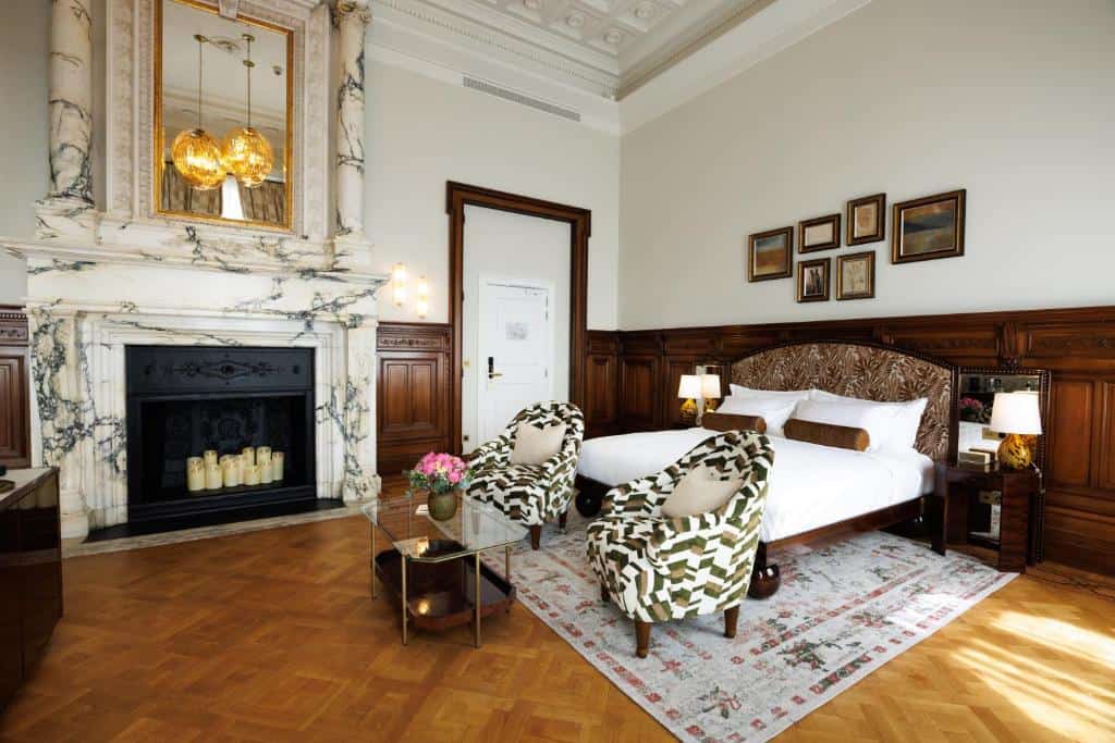 Boutique-style room at Hotel Fleur de Ville Brussels with chic contemporary design