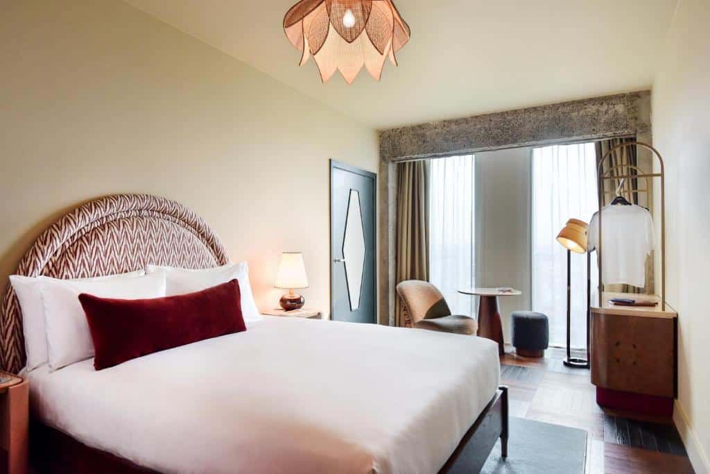Retro-inspired room at The Hoxton Brussels with modern boutique design