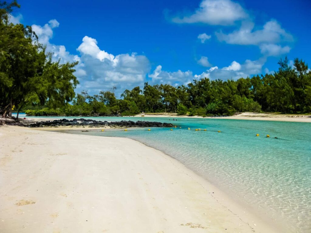 le aux Cerfs beach