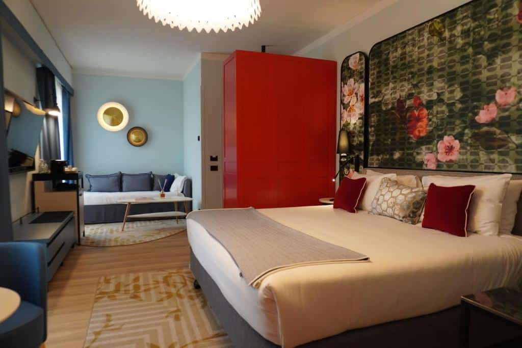 Modern guest bedroom at Hotel Indigo Florence boutique hotel near Santa Maria Novella.