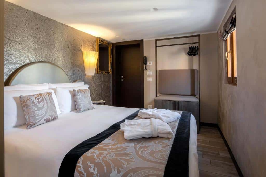 Bedroom at Alle Guglie Boutique Hotel in Venice with modern decor
