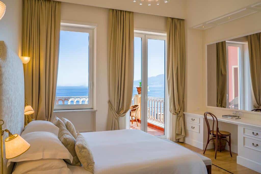 Sea-view bedroom at Grand Hotel Excelsior Vittoria in Sorrento