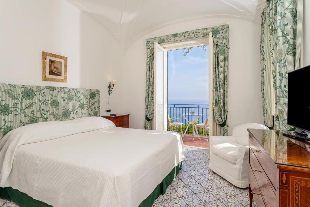 Sea-view bedroom with terrace at Hotel Santa Caterina, Amalfi