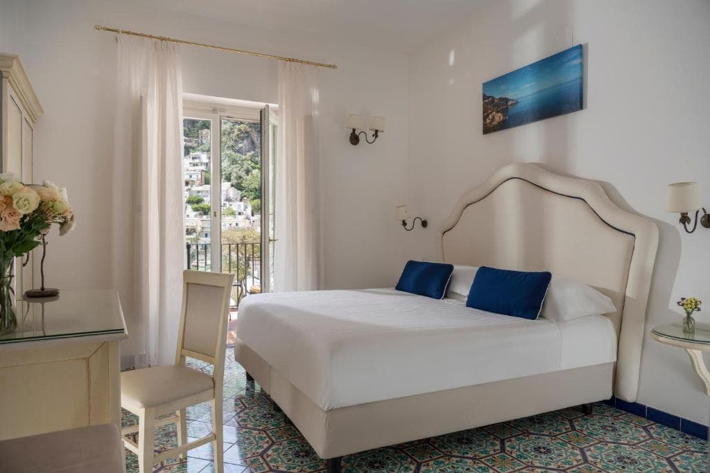 Bright double room with balcony at Hotel Savoia, Positano
